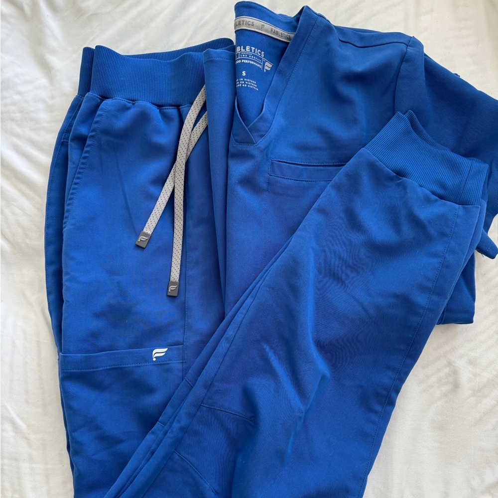 Fabletics scrubs